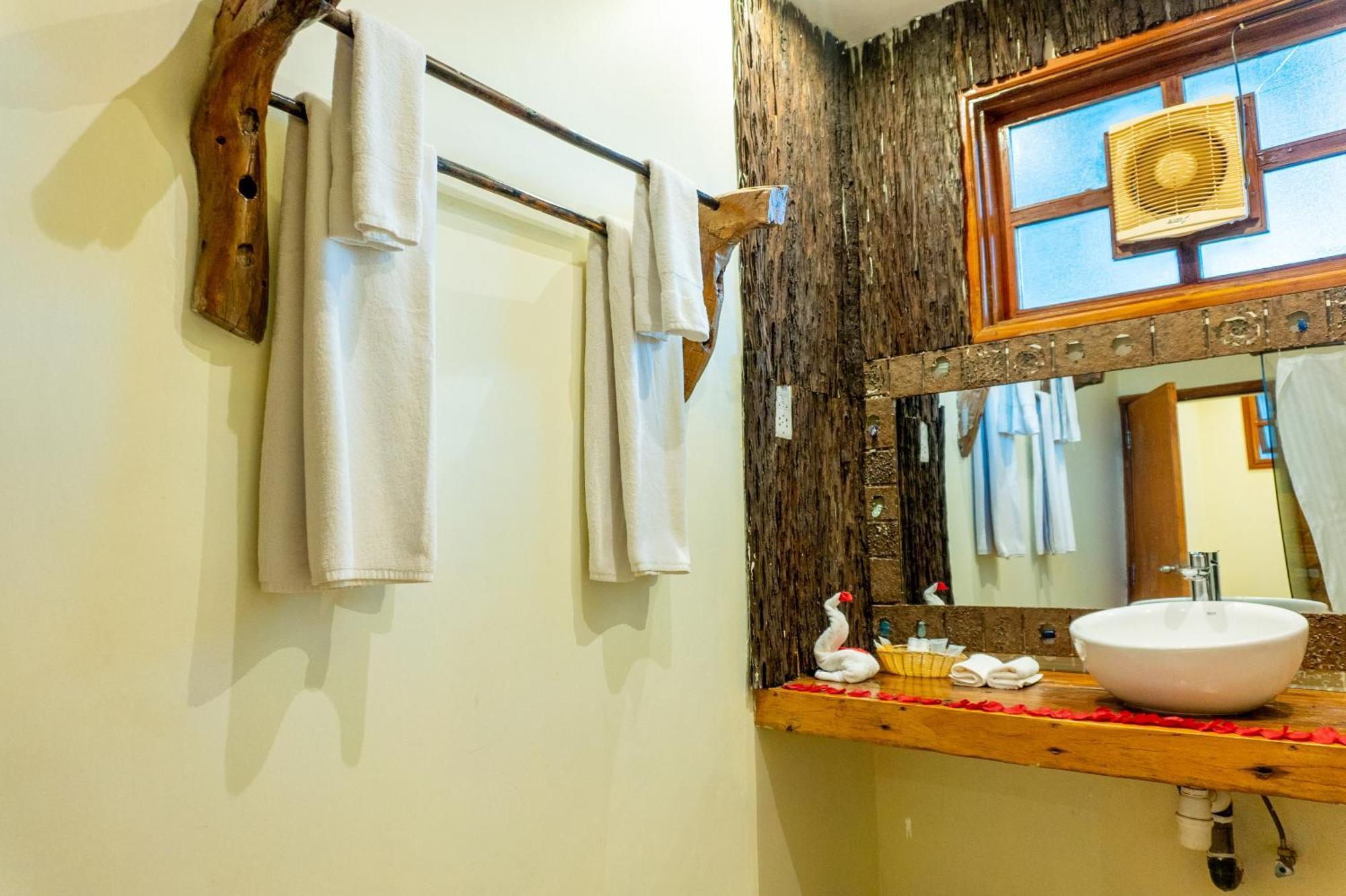 Weru Weru River Lodge Moshi Luaran gambar
