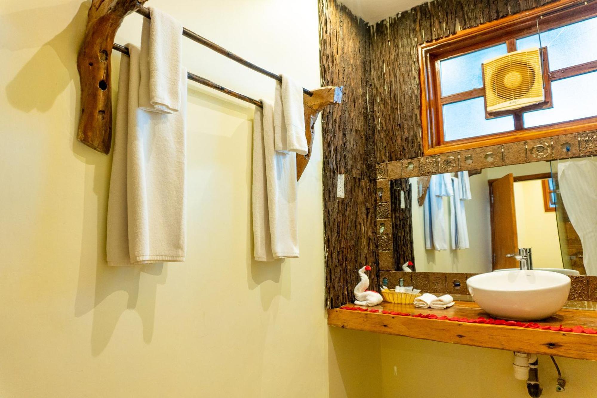 Weru Weru River Lodge Moshi Luaran gambar